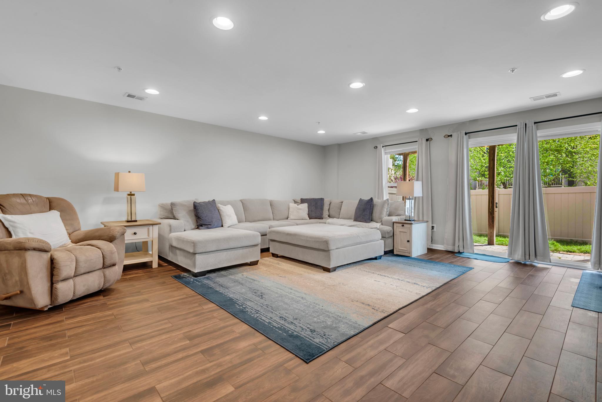 8121 HICKORY HOLLOW DRIVE