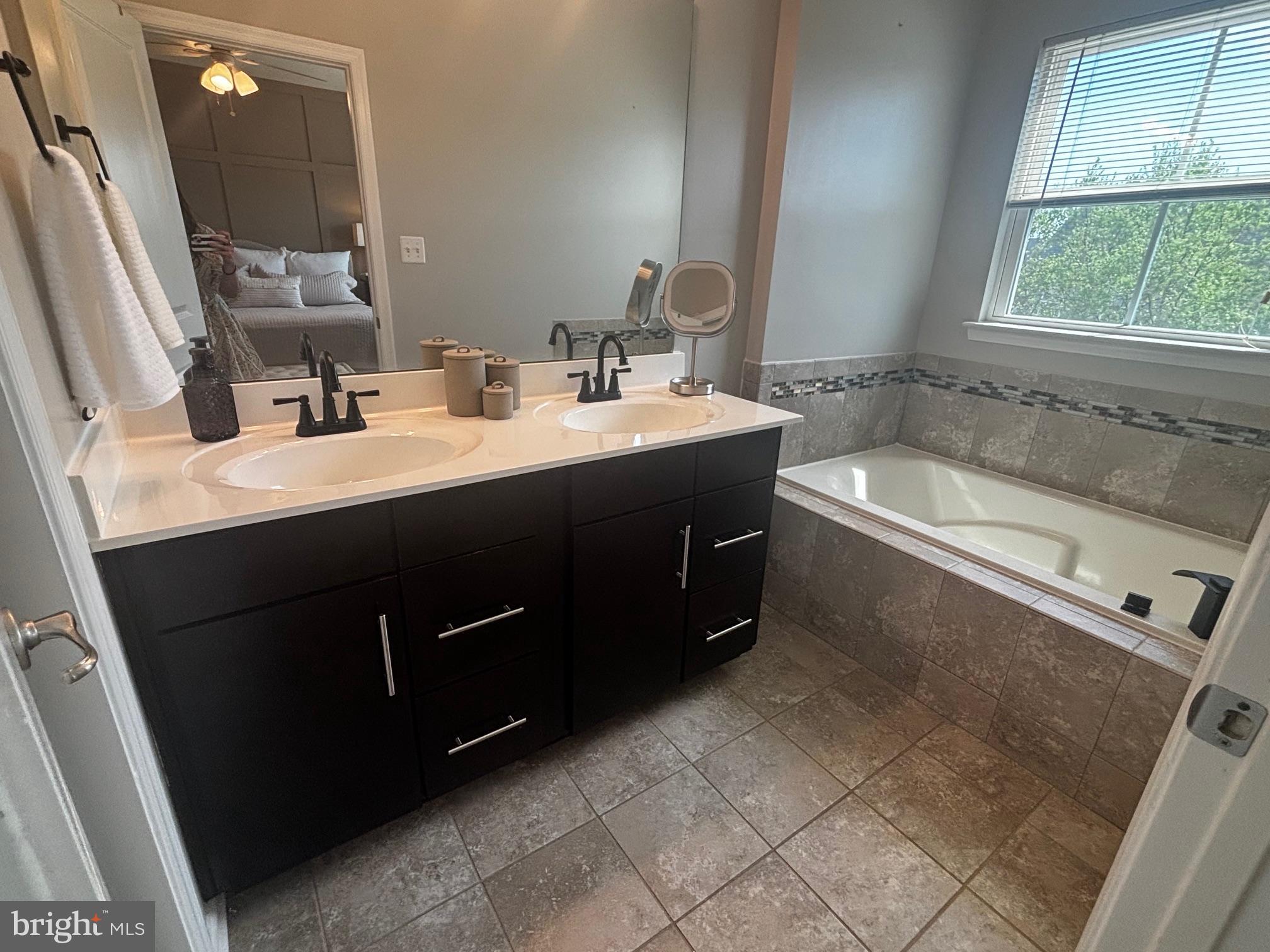 8121 HICKORY HOLLOW DRIVE