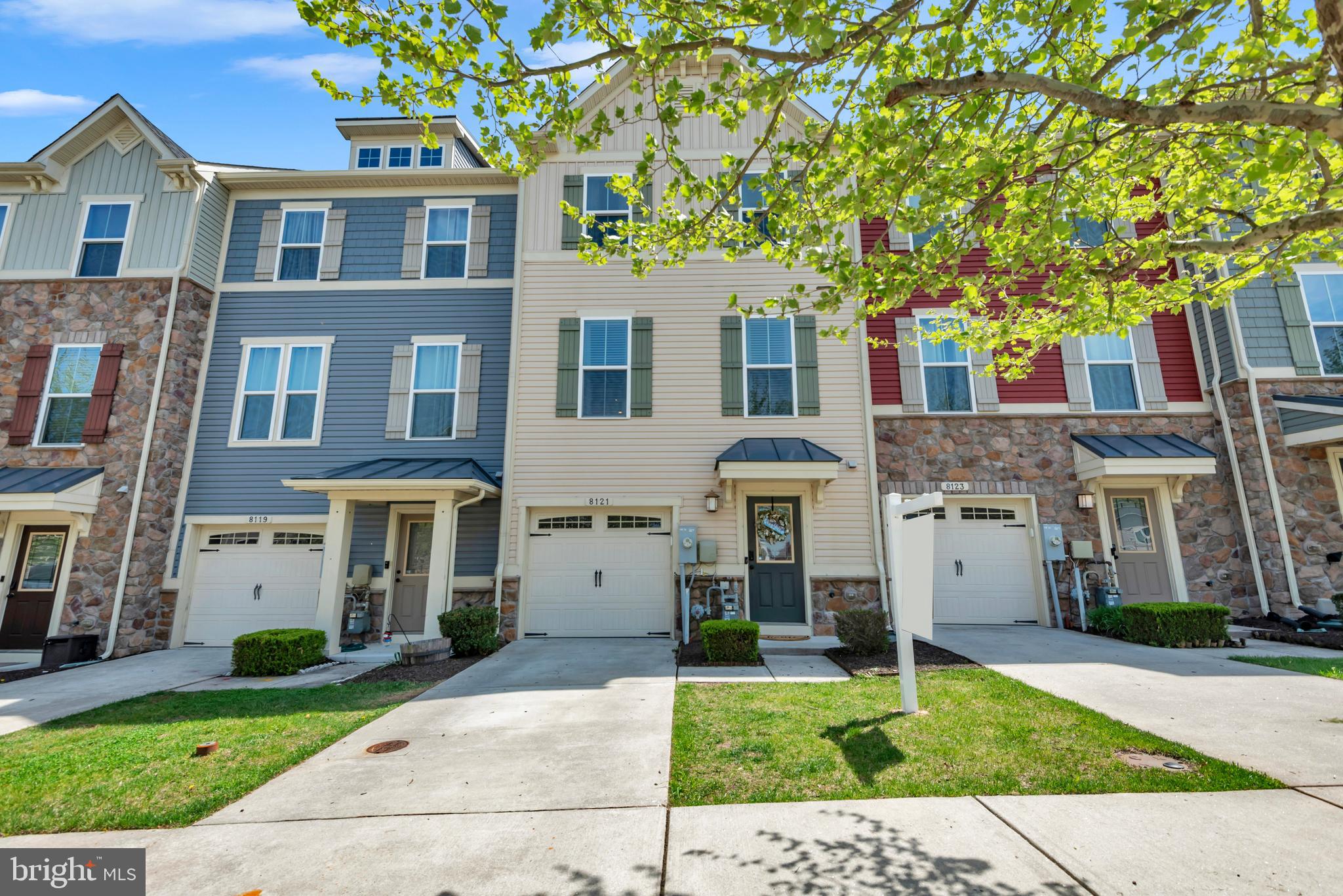 8121 HICKORY HOLLOW DRIVE