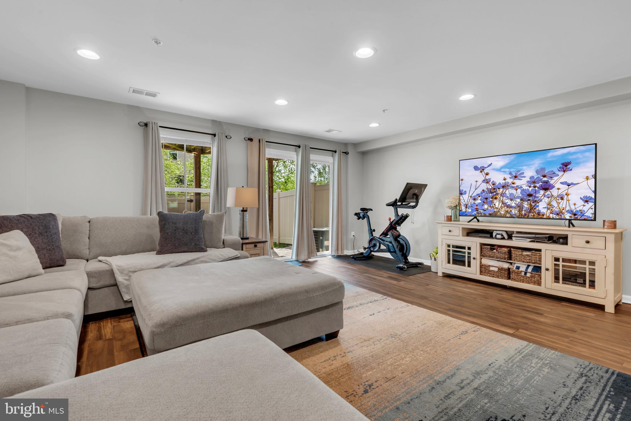 8121 HICKORY HOLLOW DRIVE