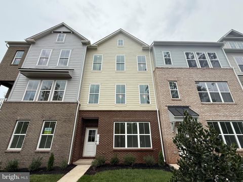 10106 QUEENS WAY MANASSAS VA 20110