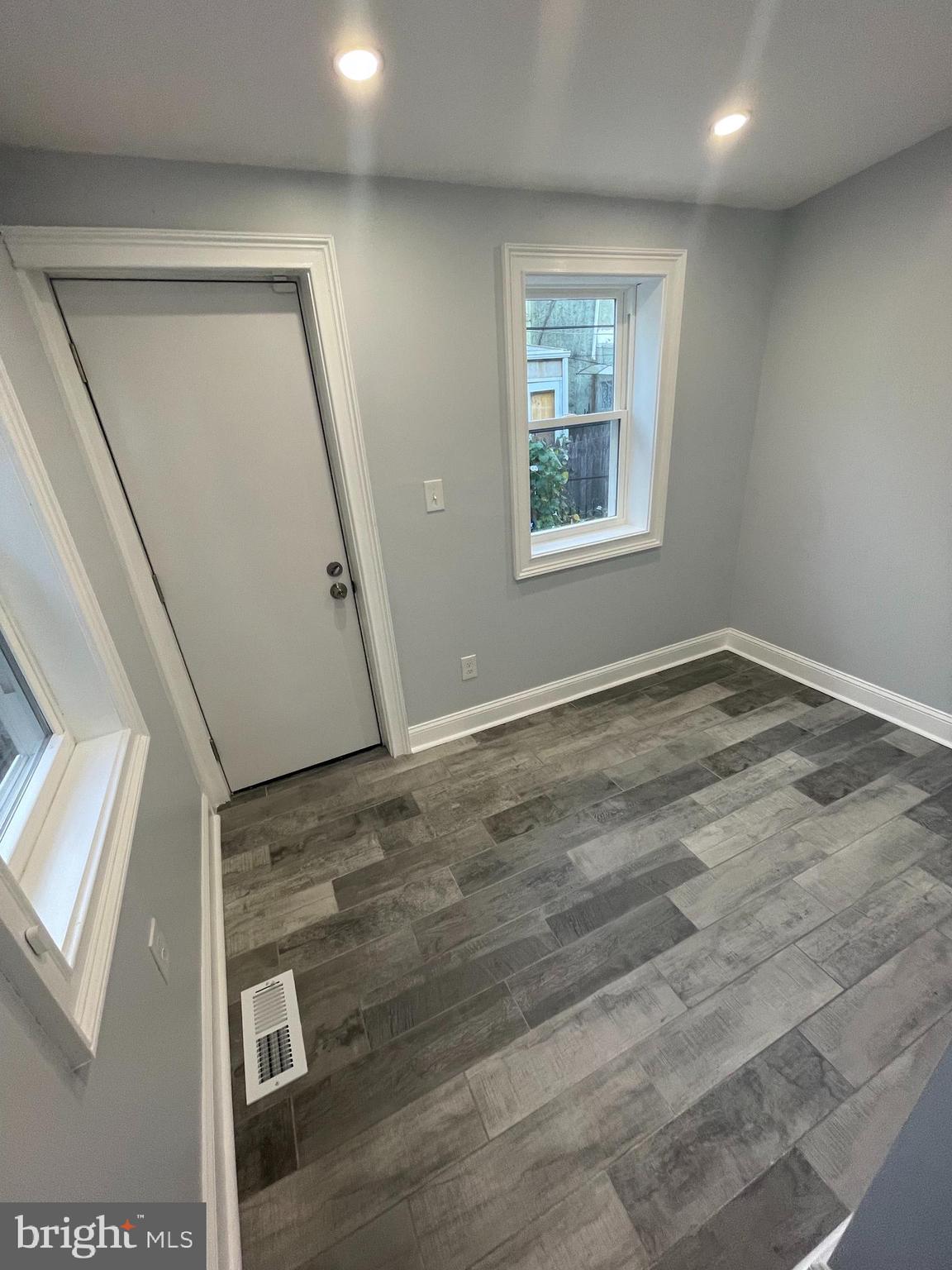 KENSINGTON - Residential Lease