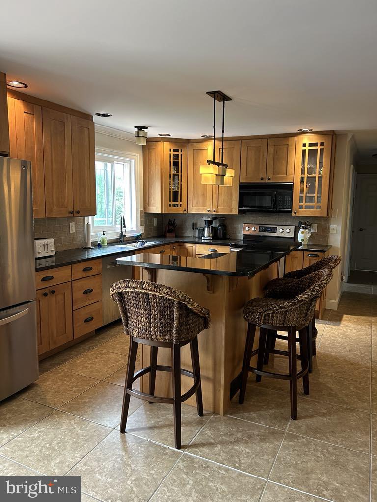 975 WIND SONG ROAD