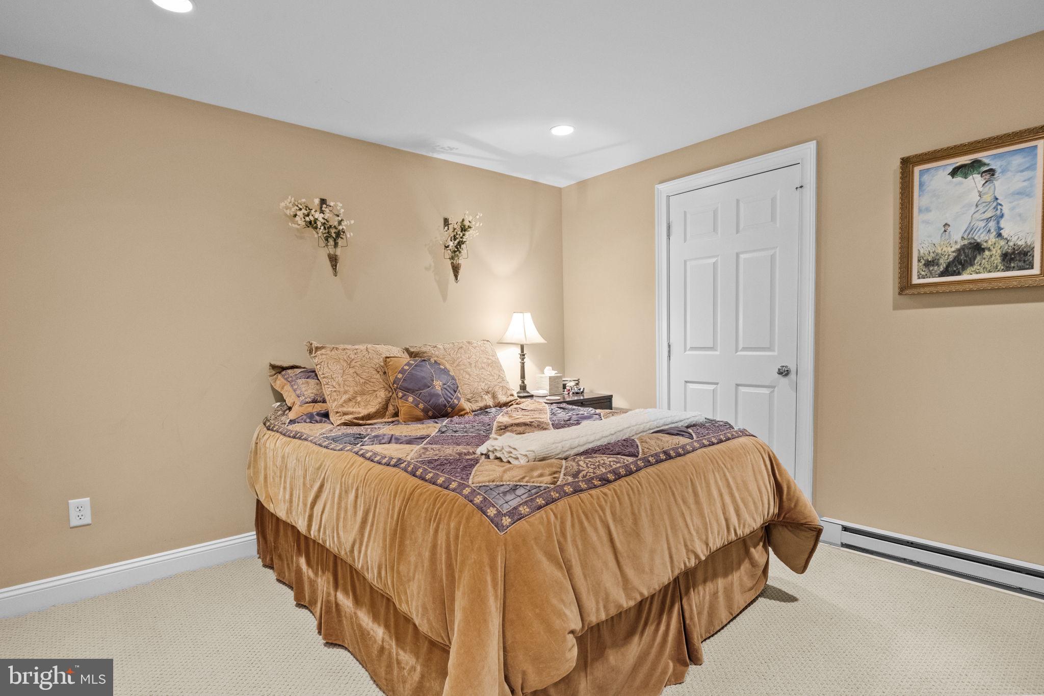 NORTHAMPTON HUNT - Residential