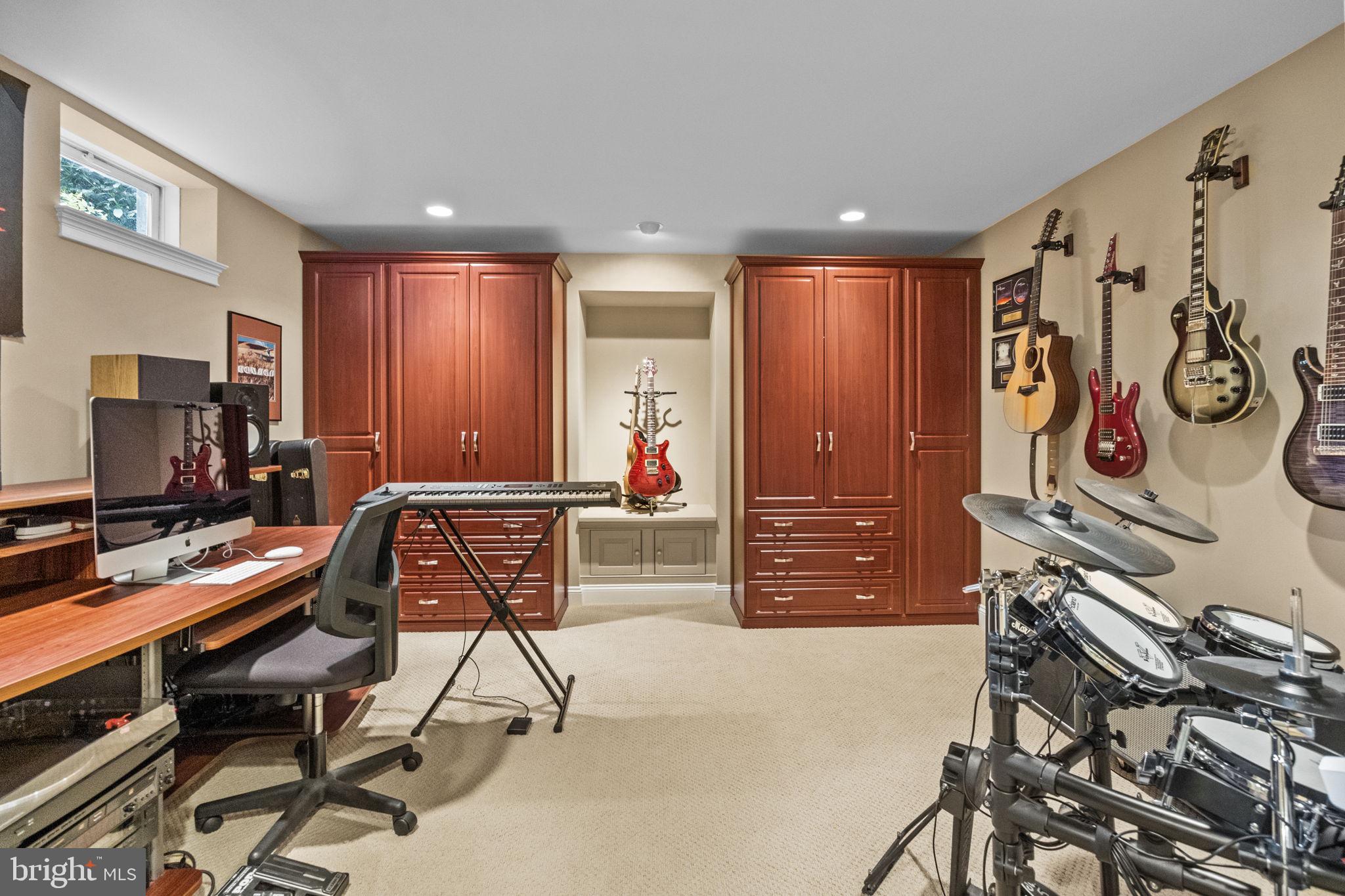 NORTHAMPTON HUNT - Residential