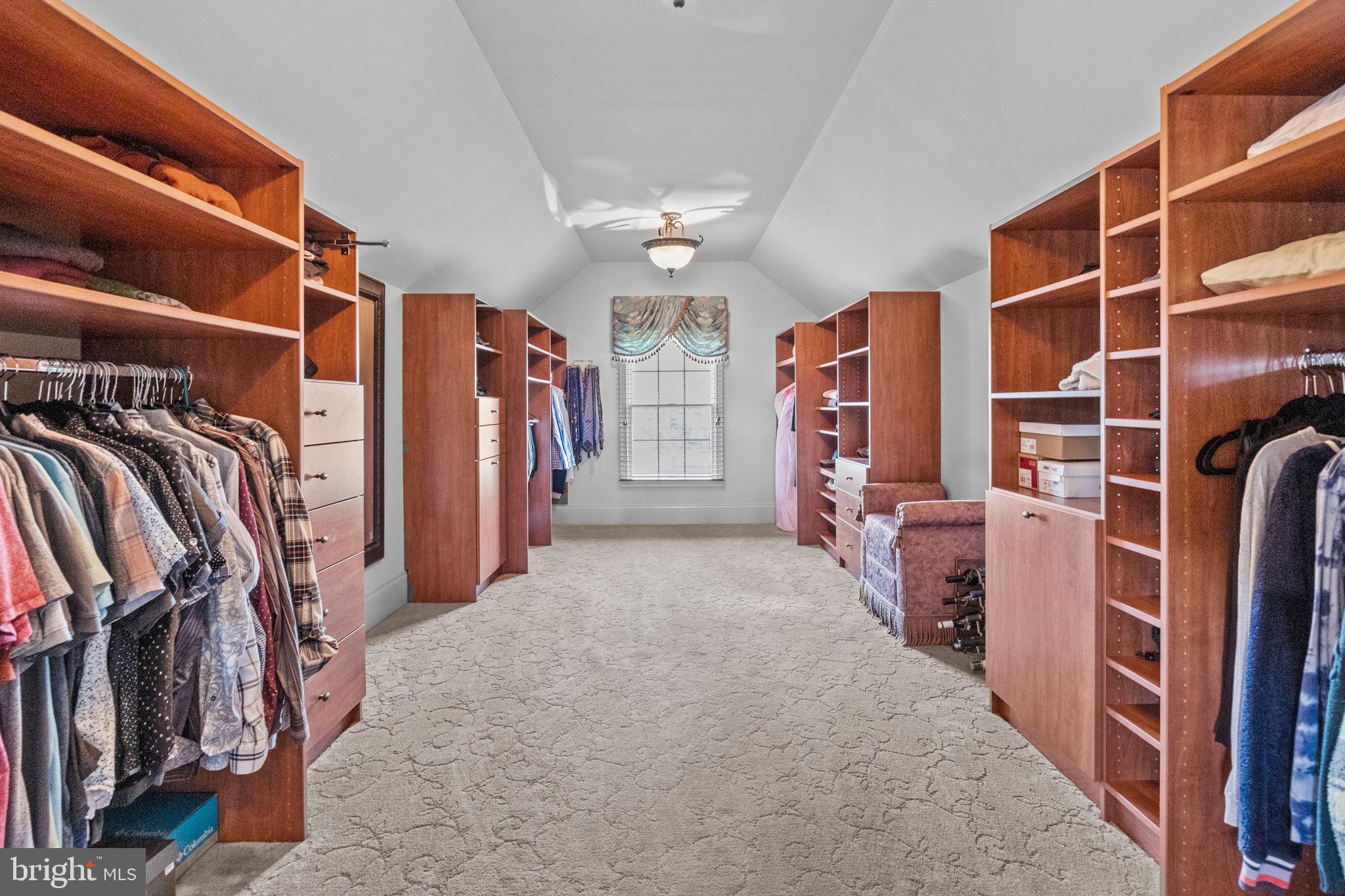 NORTHAMPTON HUNT - Residential