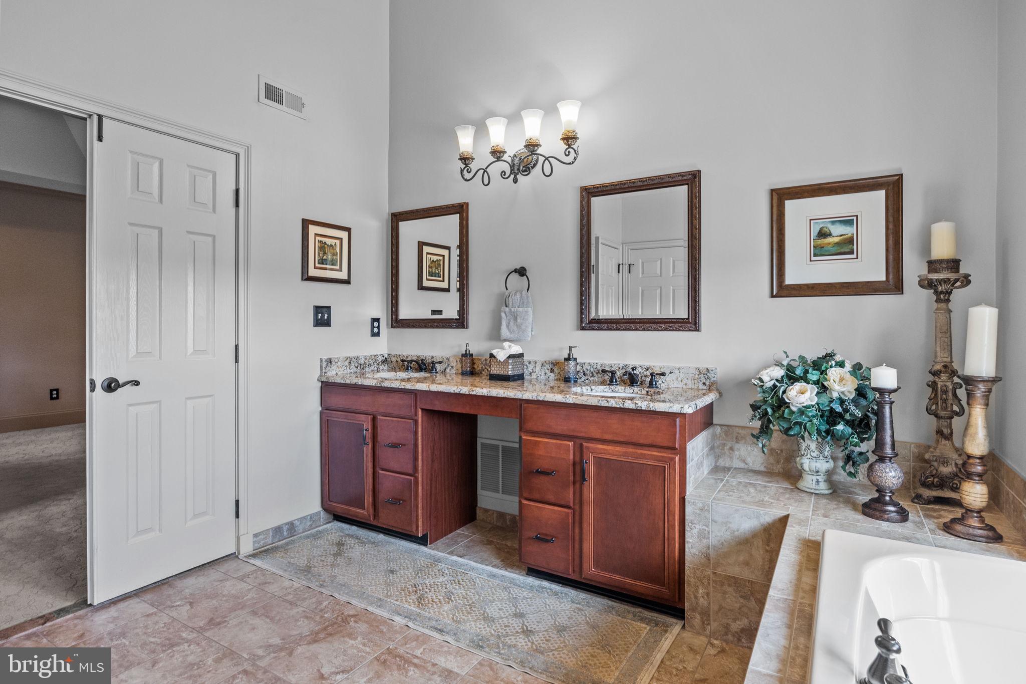 NORTHAMPTON HUNT - Residential