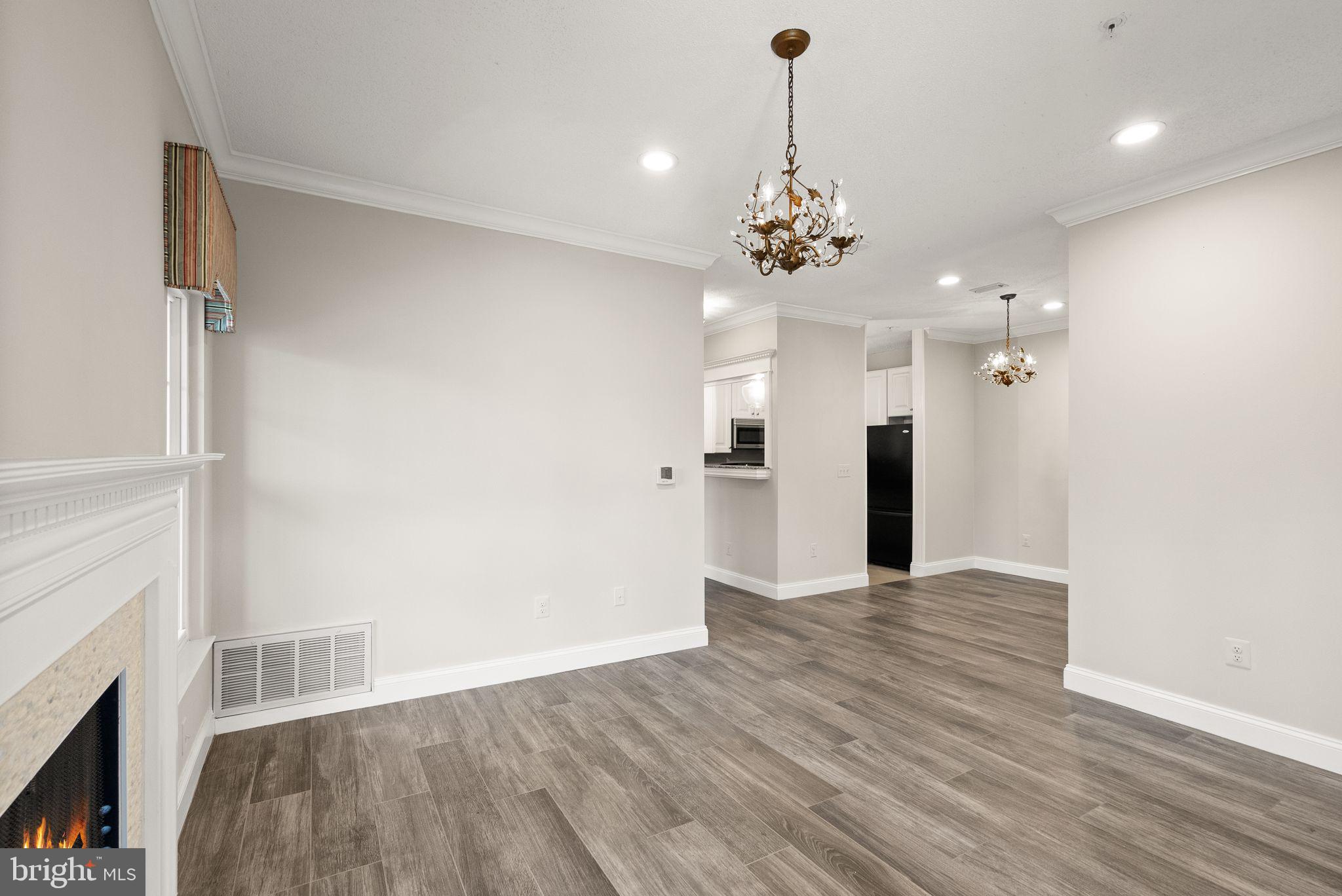 OAK PARK CONDO - Residential