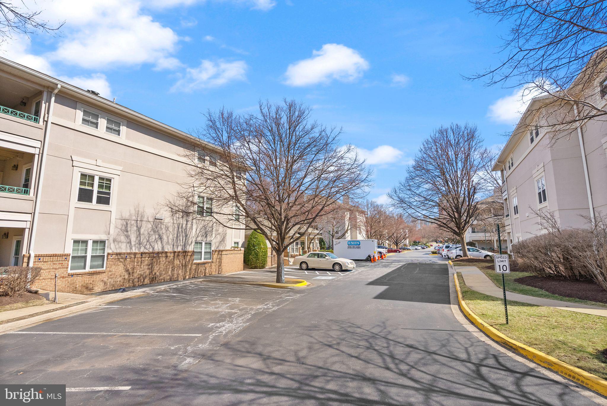 OAK PARK CONDO - Residential