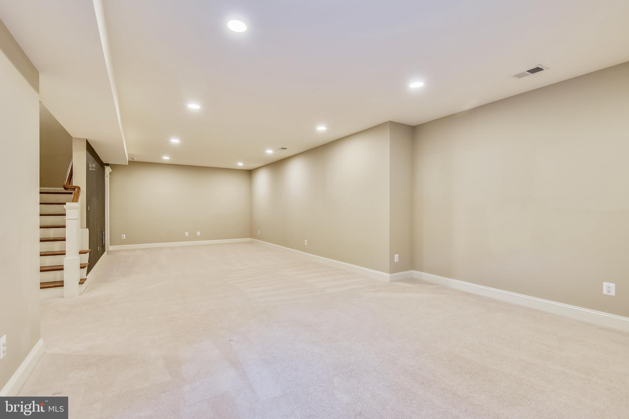 VIENNA WOODS - Residential