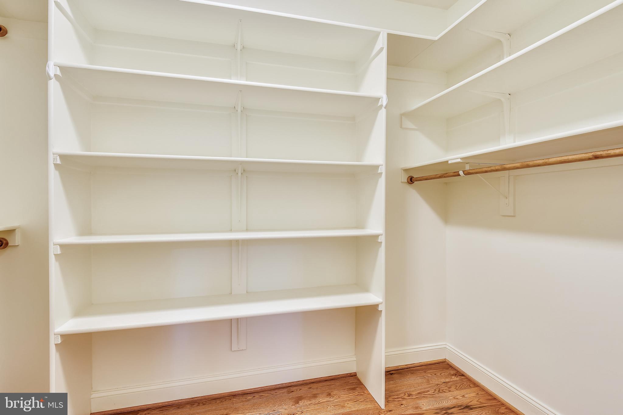 VIENNA WOODS - Residential