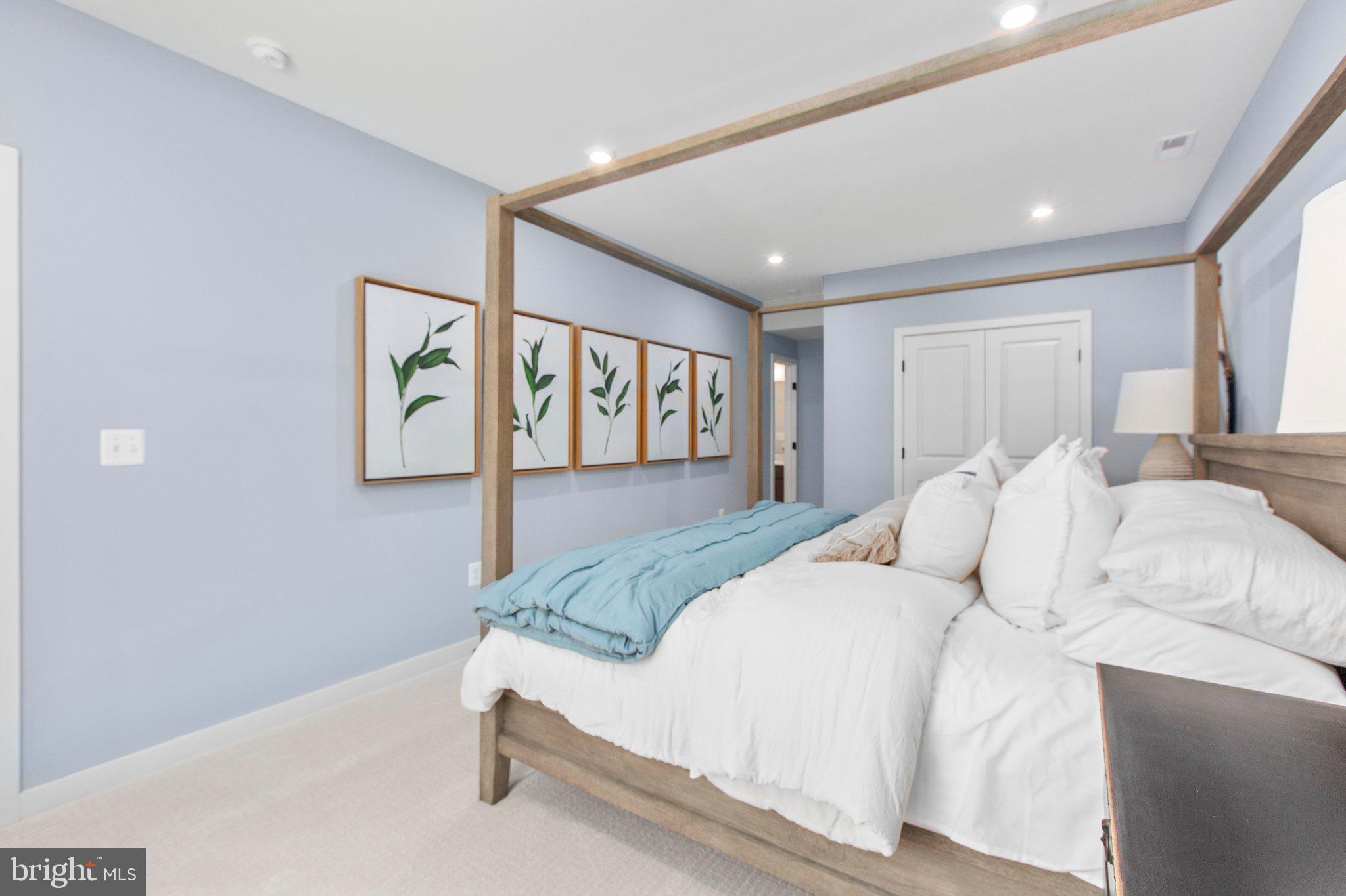 WHITEHALL - Residential