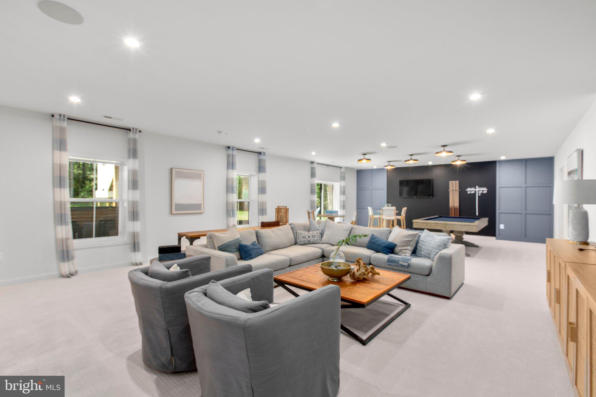 WHITEHALL - Residential