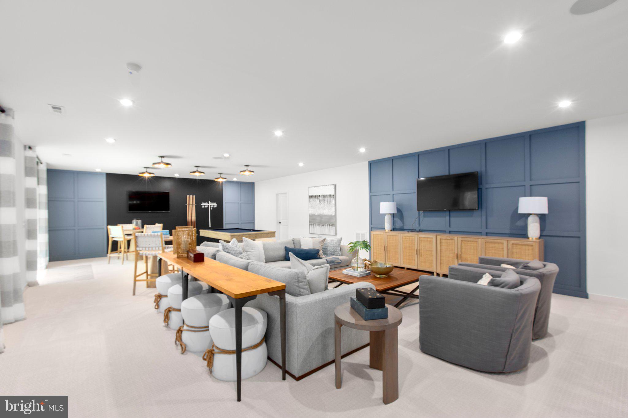 WHITEHALL - Residential