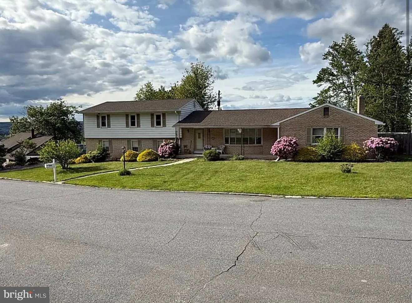 Pottsville, Pennsylvania 17901, United States, 3 Bedrooms Bedrooms, ,3 BathroomsBathrooms,Residential,Active,198421