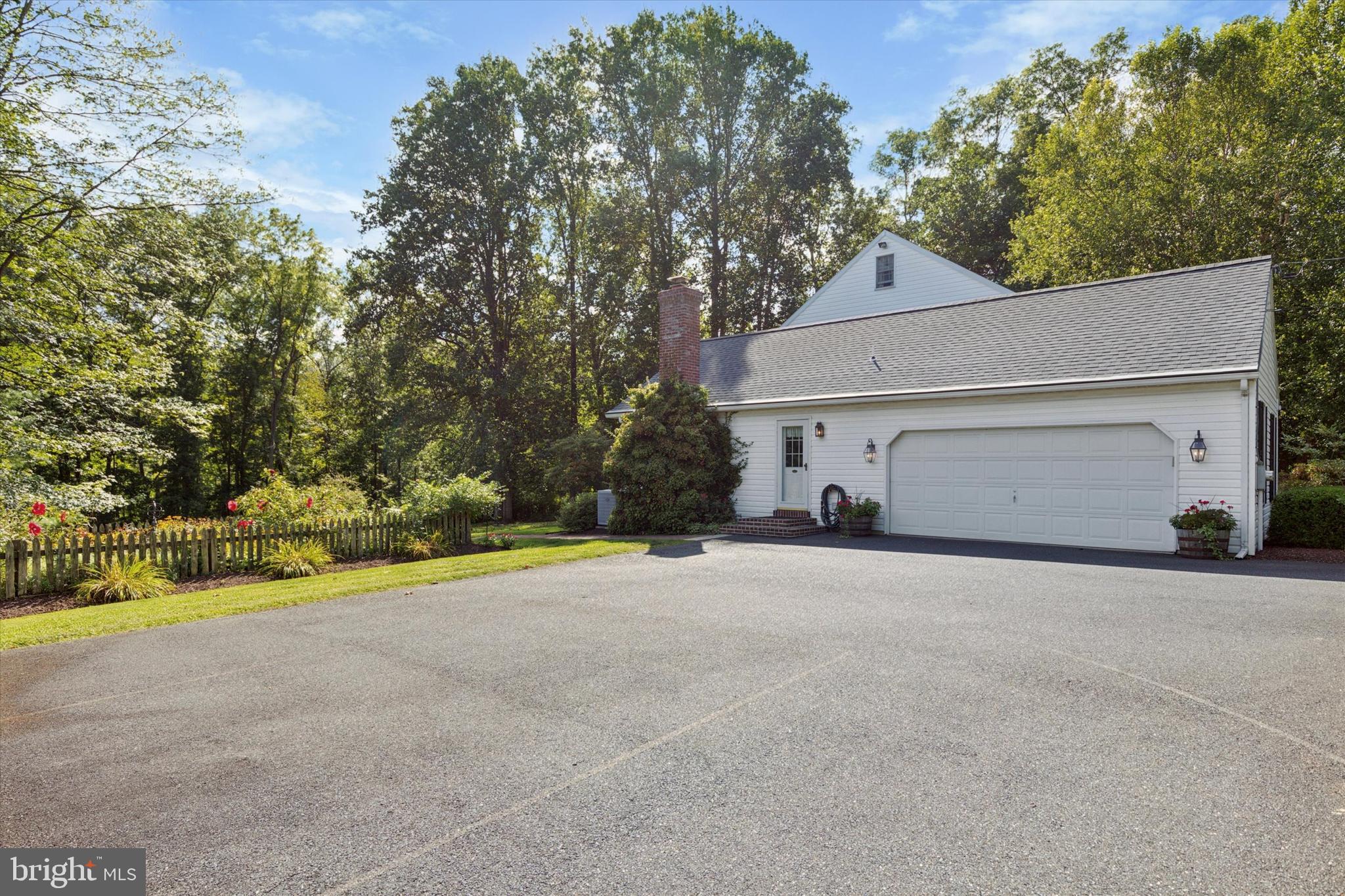 1825 WALNUT LANE