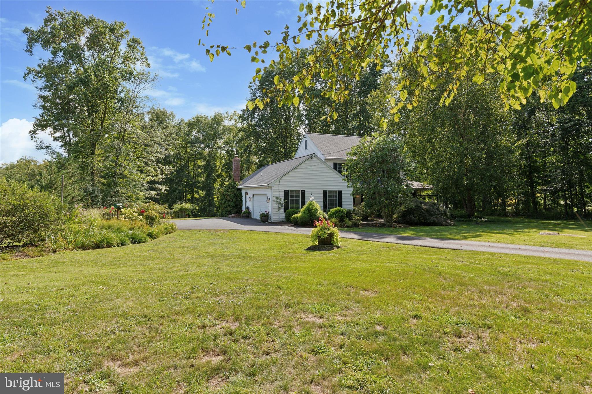 1825 WALNUT LANE
