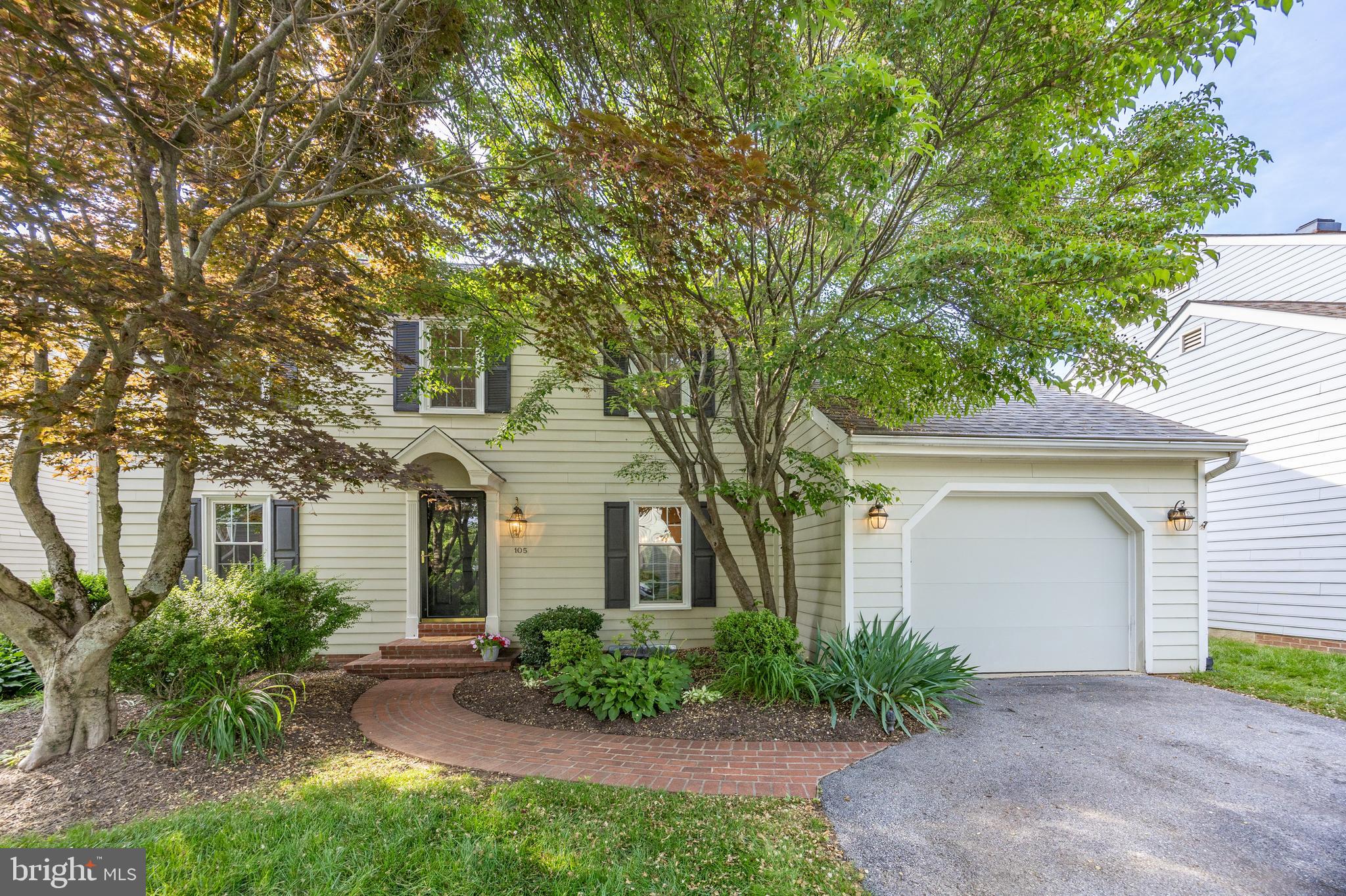 DEERFIELD KNOLL - Residential