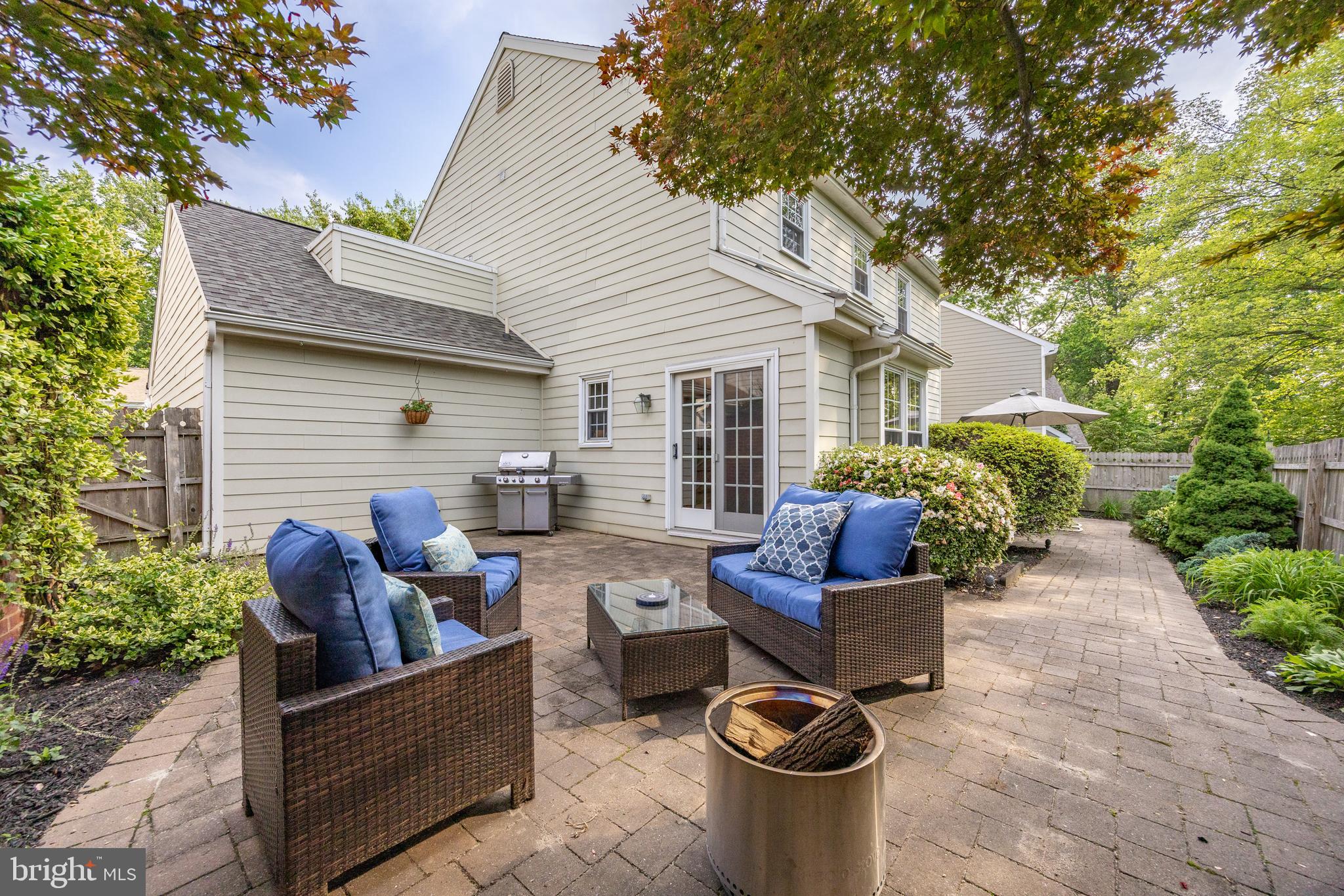 DEERFIELD KNOLL - Residential