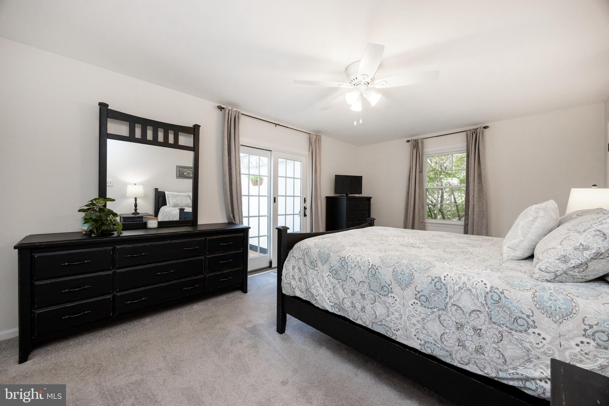 DEERFIELD KNOLL - Residential