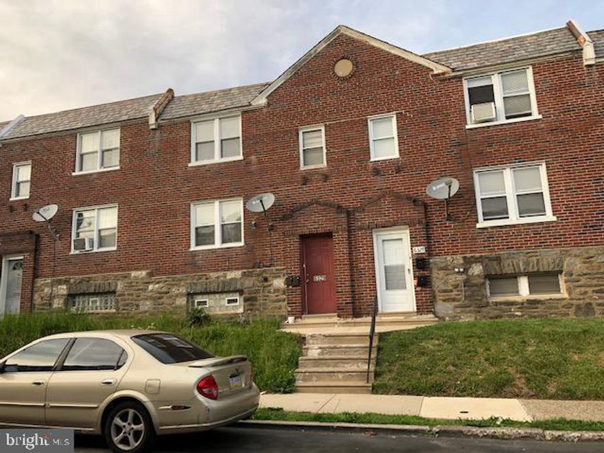 Well-maintained duplex, One-bedroom units located in the Germantown section of NW Philadelphia. Both units are currently occupied by two paying tenants.. Ceramic flooring in kitchens and bathrooms. Wood flooring throughout the units. Two car garage, sectioned off. Storage area in the basement. Easy access to transportation, schools and shopping. Schedule your showings soon.

Note: The photos were taken before the units were occupied by the tenants.