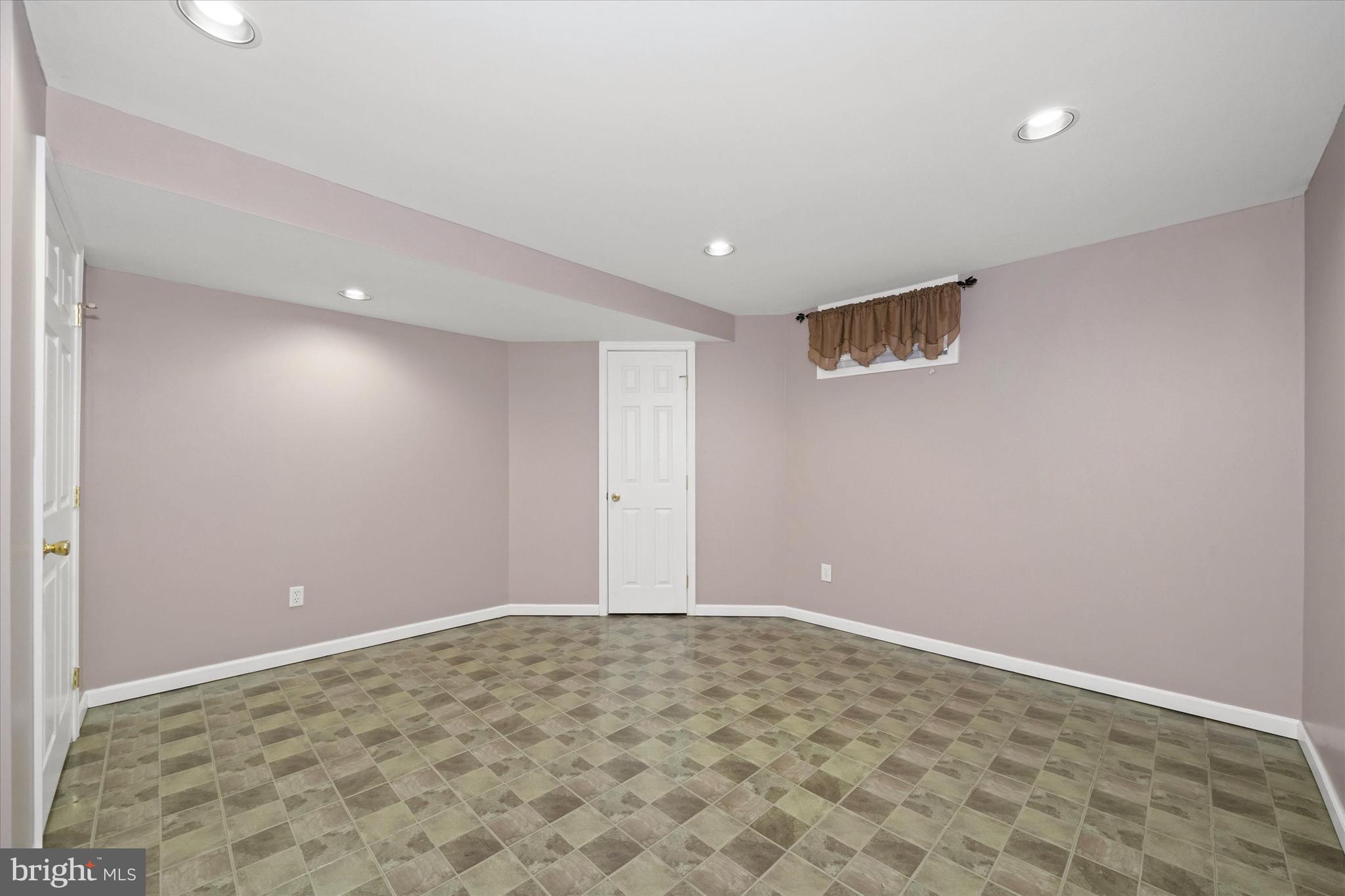 CRICKLEWOOD - Residential