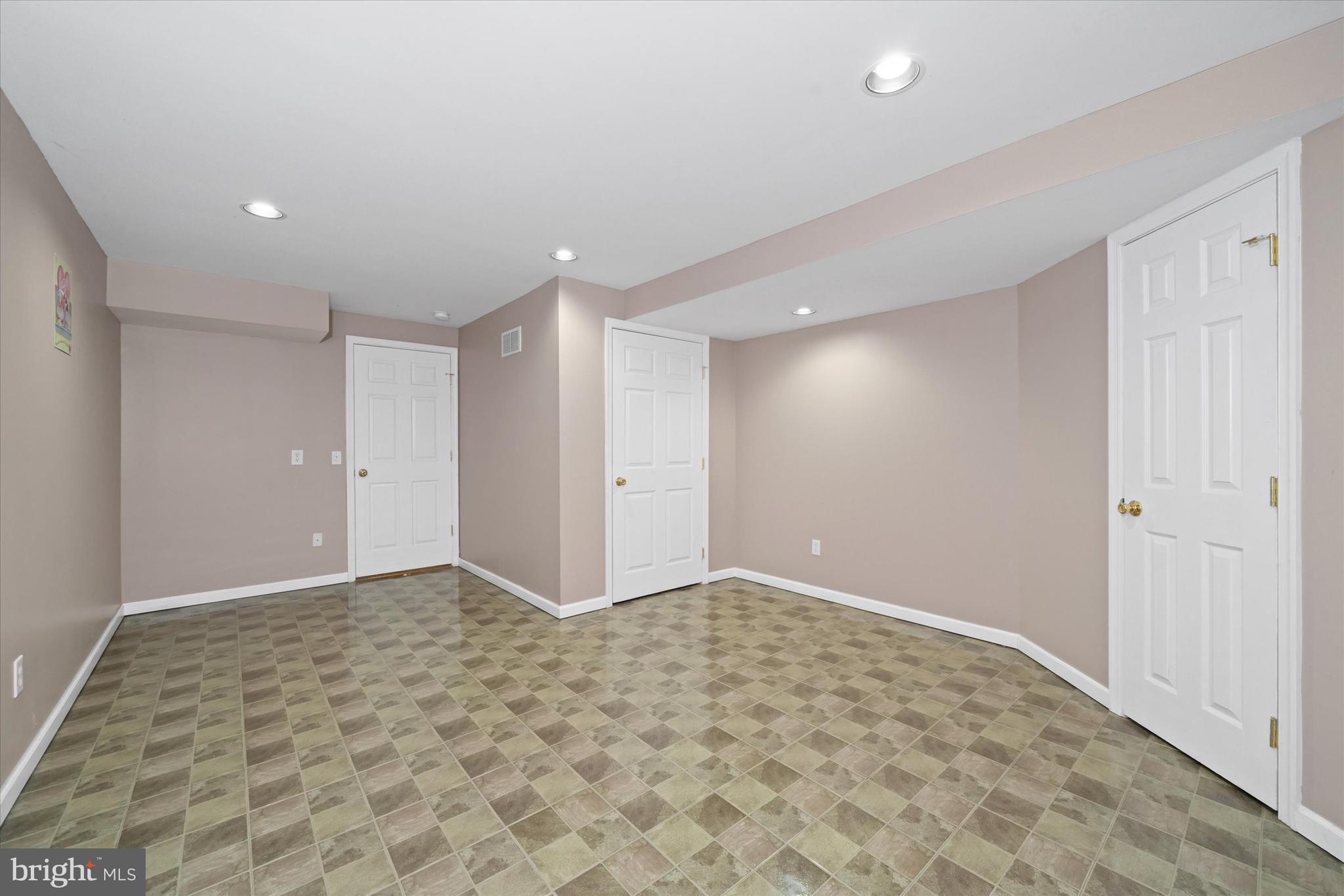 CRICKLEWOOD - Residential