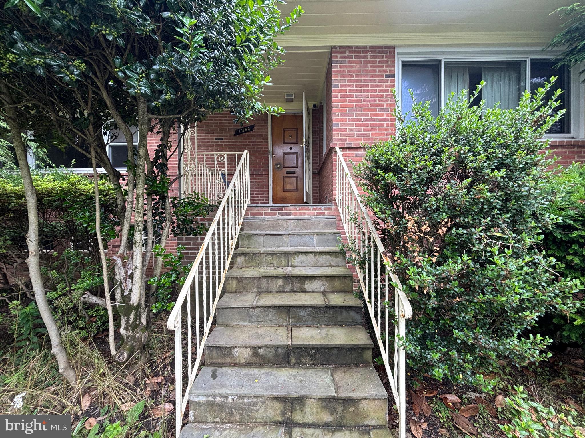 1366 LEEGATE ROAD NW