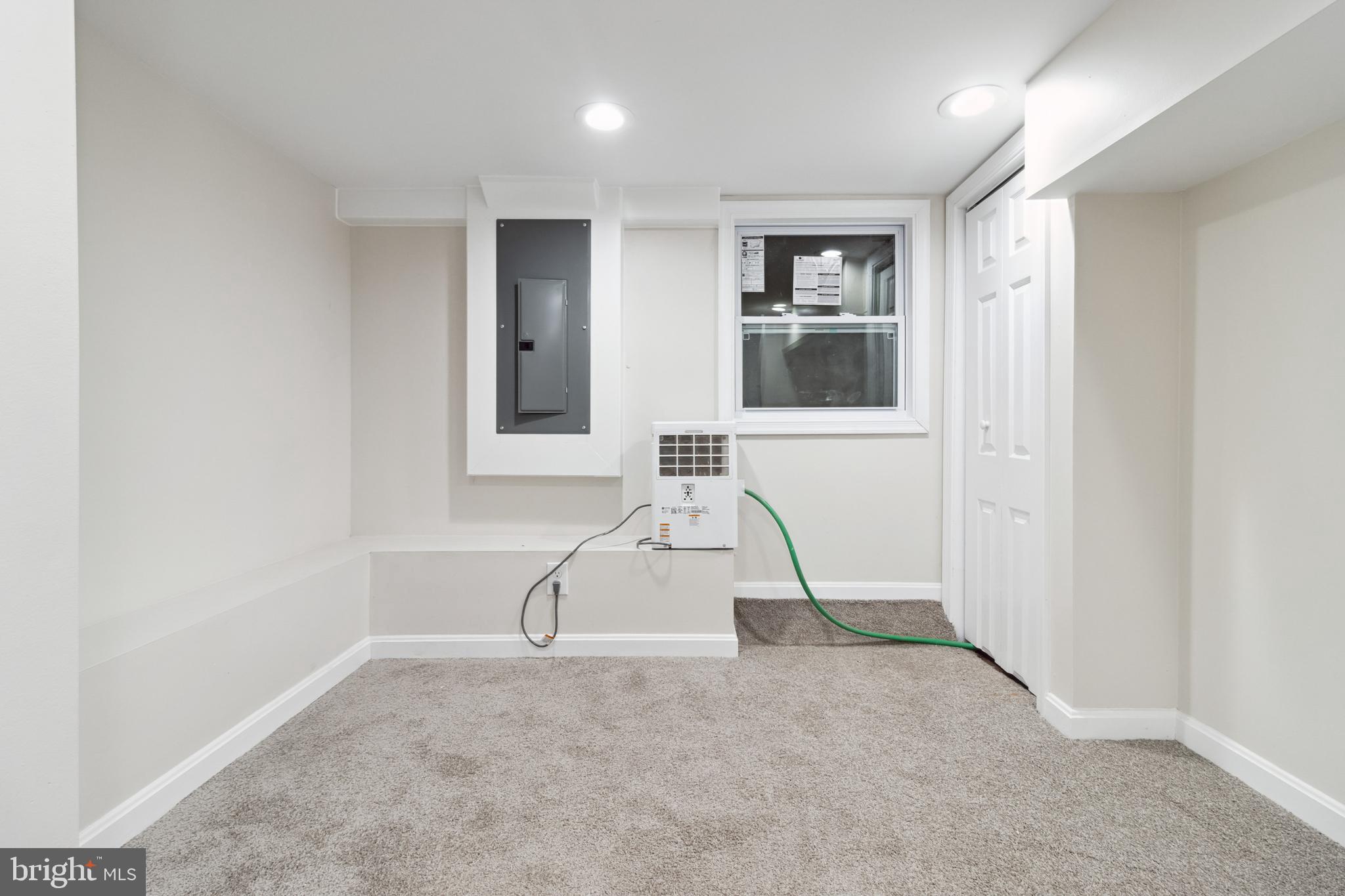 MIDDLE EAST - Residential Lease