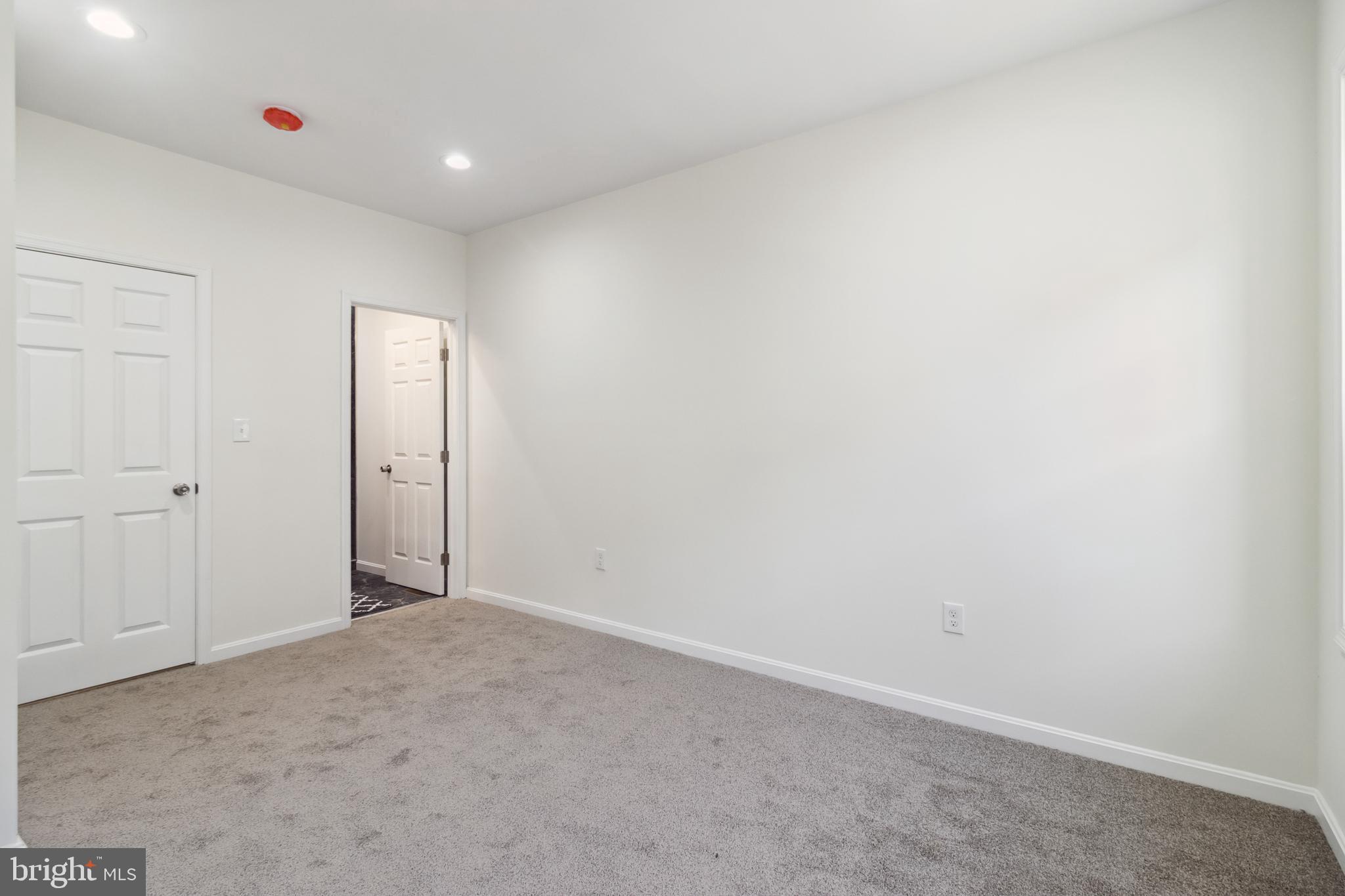 MIDDLE EAST - Residential Lease