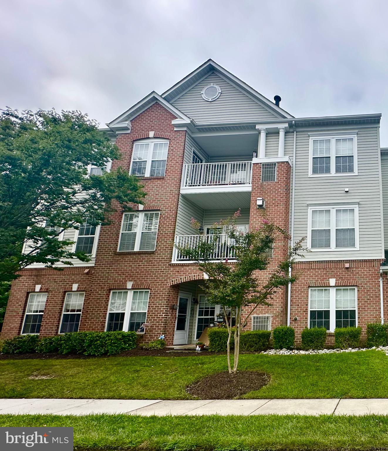 4932 BRIGHTLEAF COURT 4932