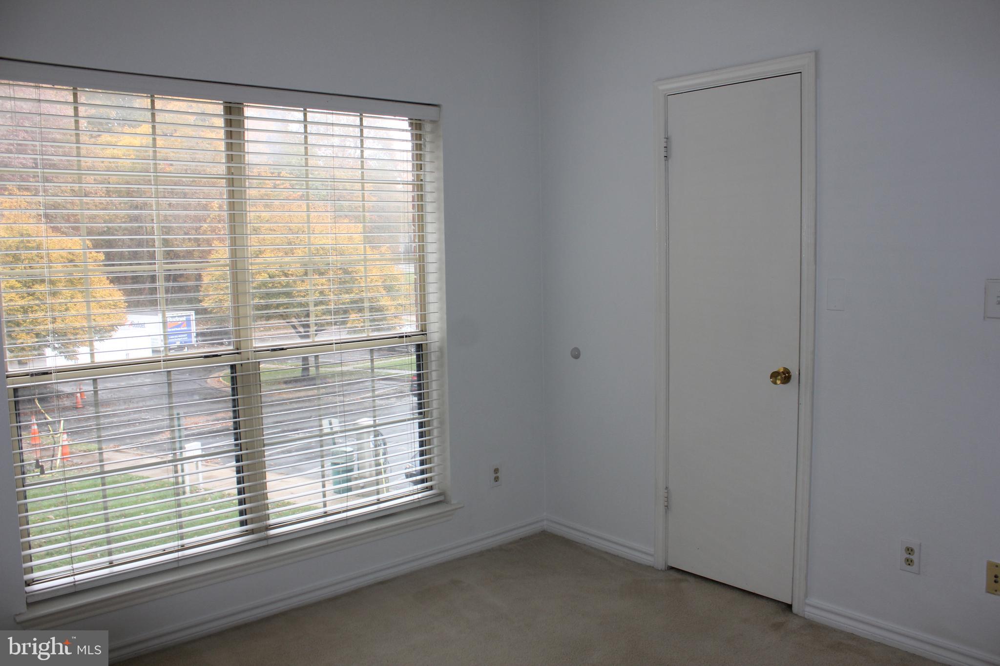 PENDERBROOK SQUARE CONDOMINIUMS - Residential Lease