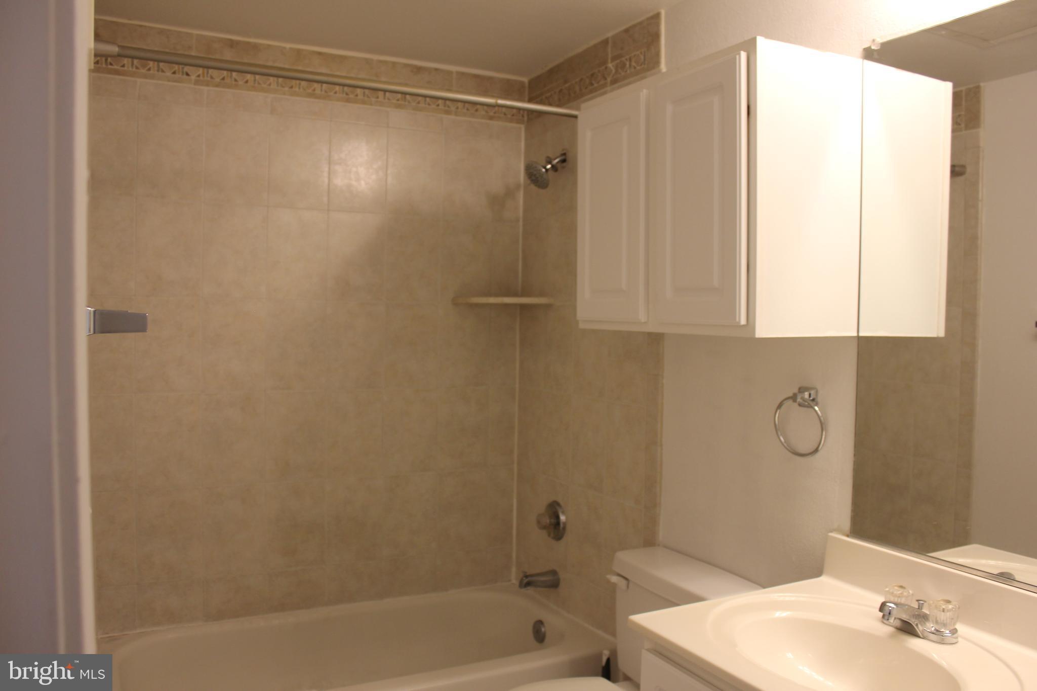 PENDERBROOK SQUARE CONDOMINIUMS - Residential Lease