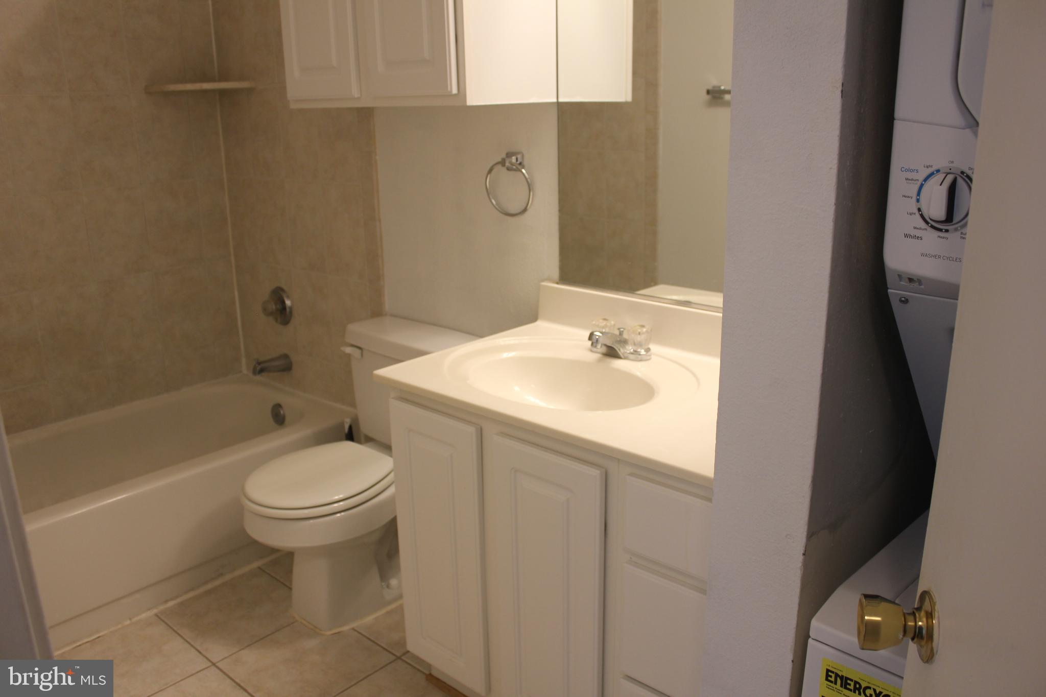 PENDERBROOK SQUARE CONDOMINIUMS - Residential Lease