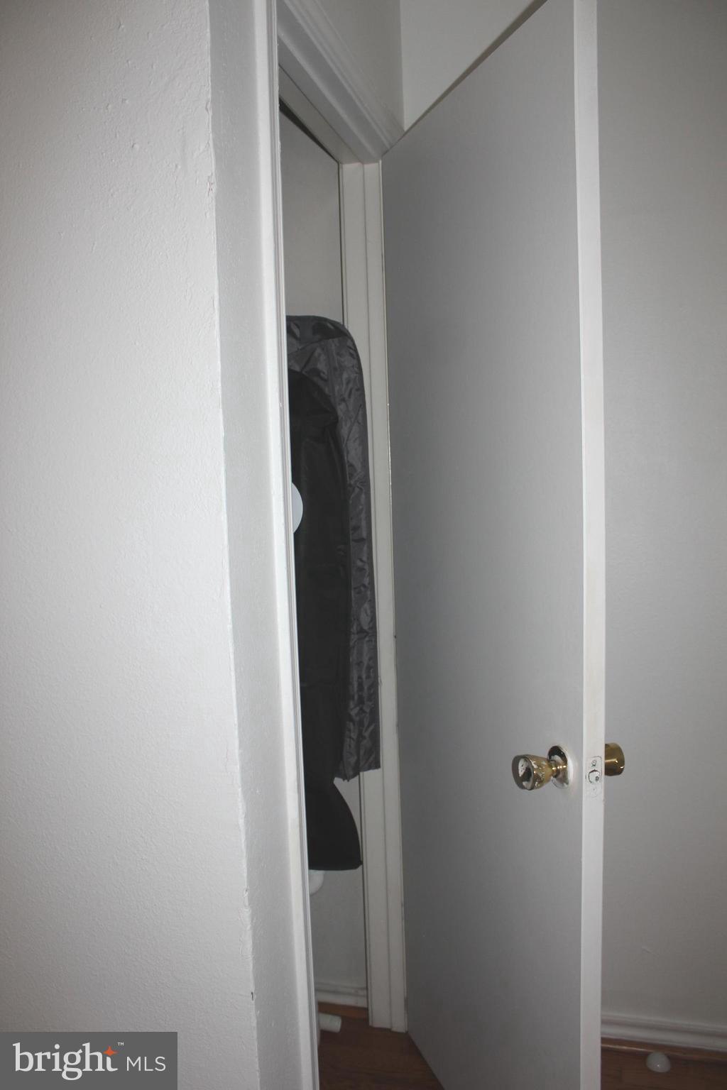 PENDERBROOK SQUARE CONDOMINIUMS - Residential Lease