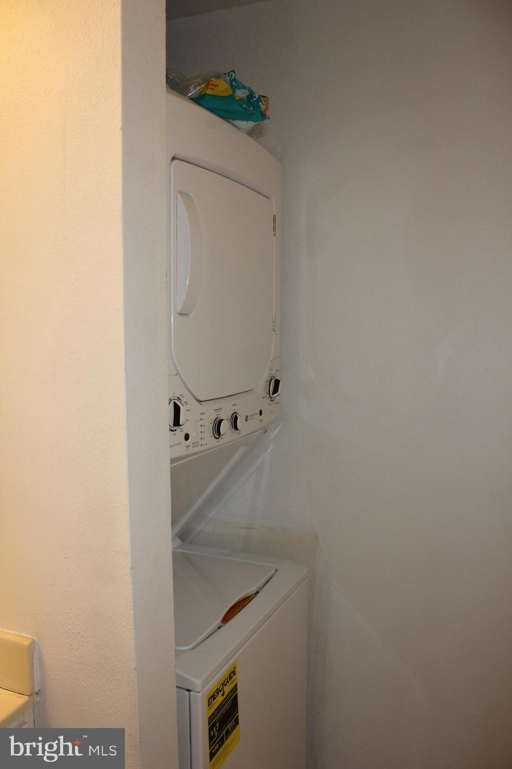 PENDERBROOK SQUARE CONDOMINIUMS - Residential Lease