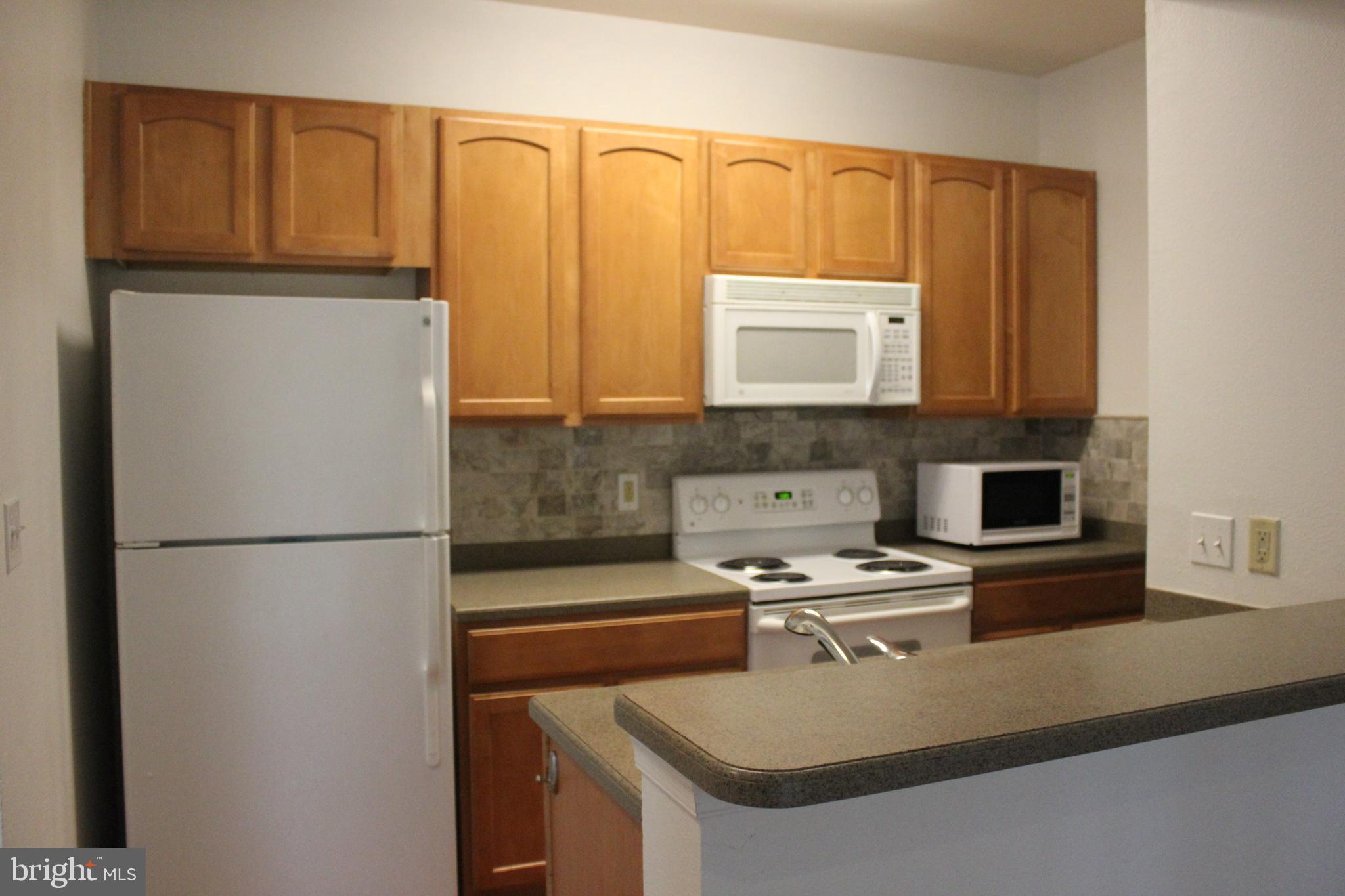 PENDERBROOK SQUARE CONDOMINIUMS - Residential Lease