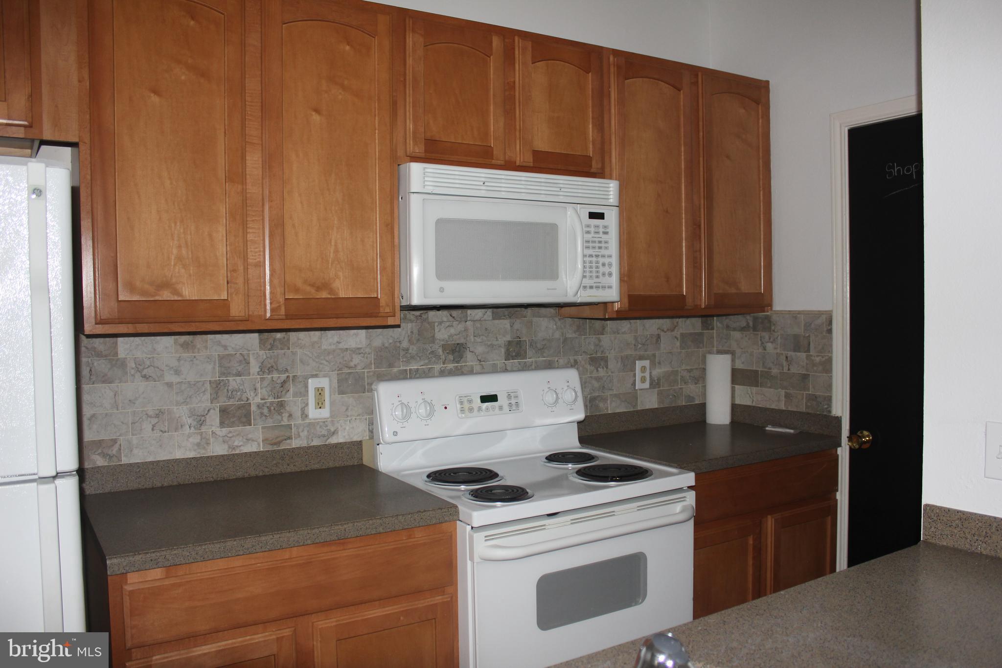 PENDERBROOK SQUARE CONDOMINIUMS - Residential Lease