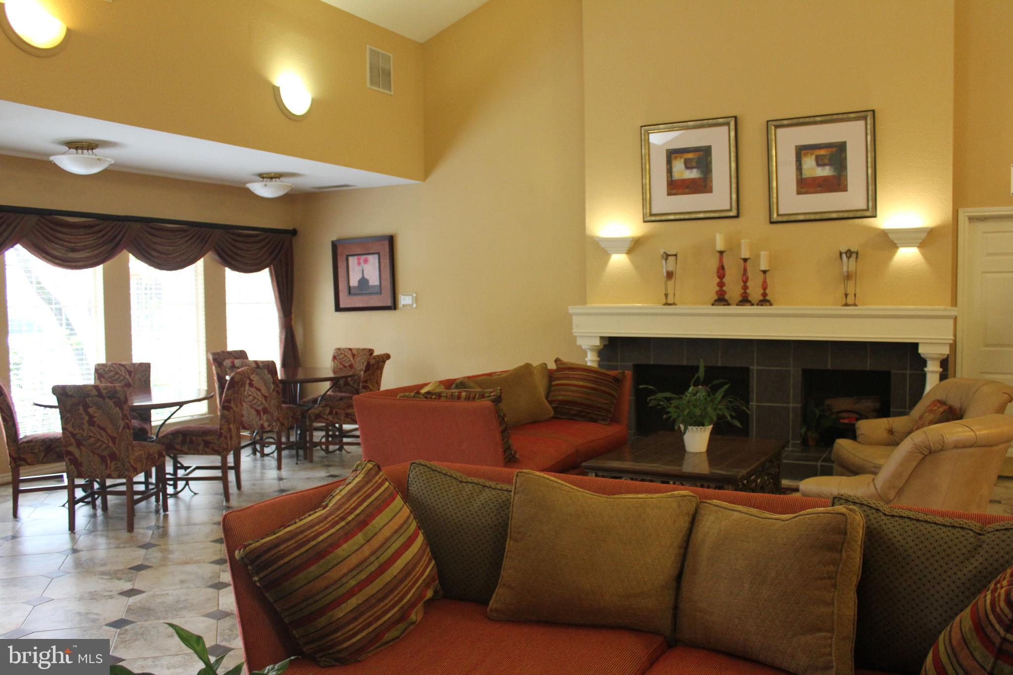 PENDERBROOK SQUARE CONDOMINIUMS - Residential Lease