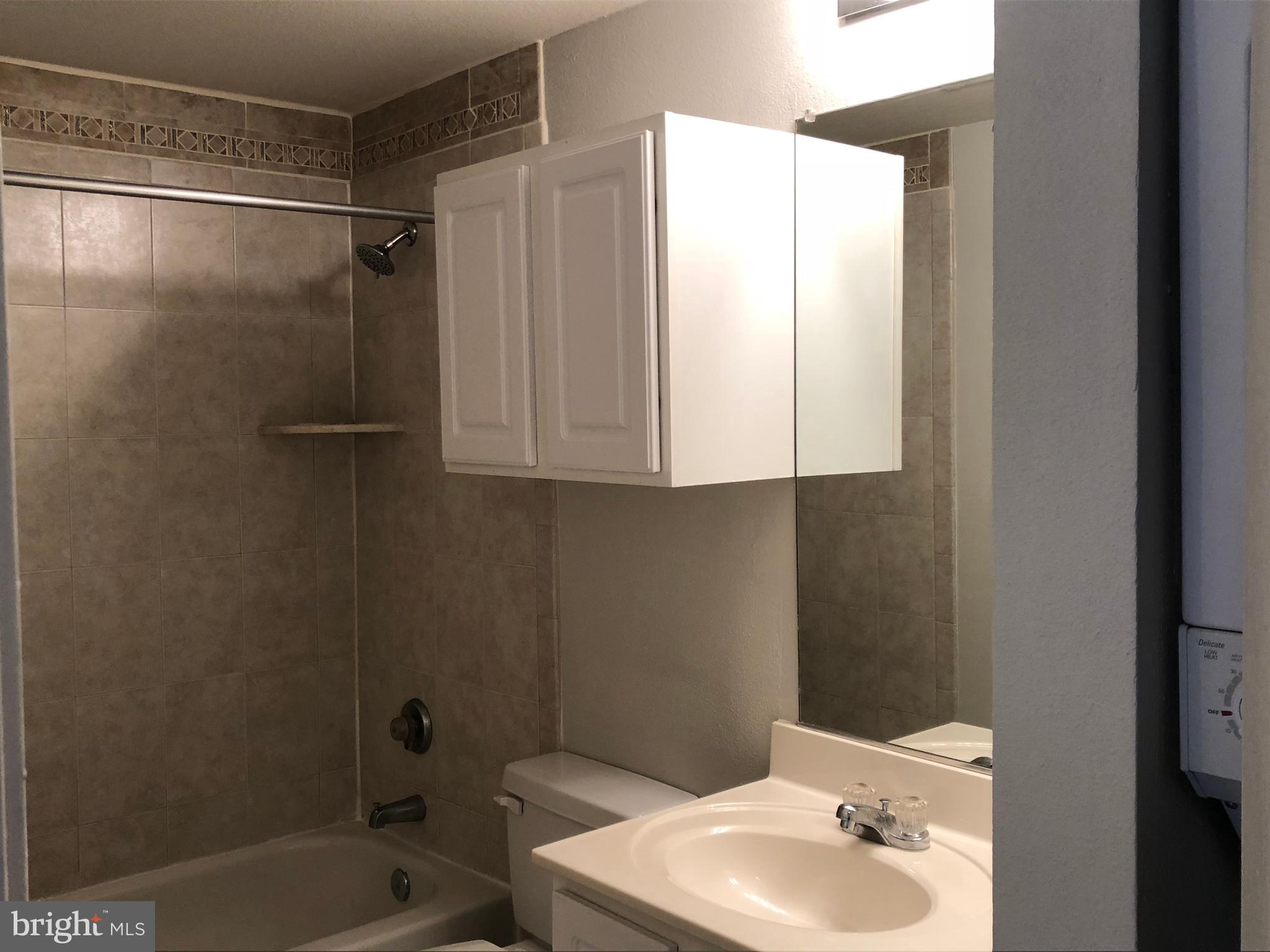 PENDERBROOK SQUARE CONDOMINIUMS - Residential Lease