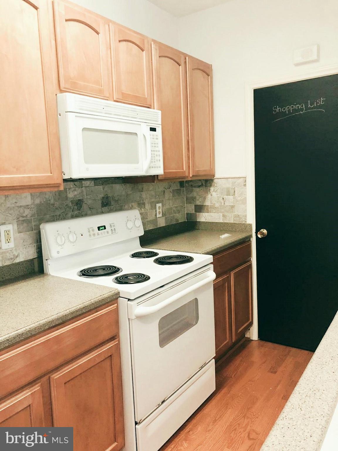 PENDERBROOK SQUARE CONDOMINIUMS - Residential Lease