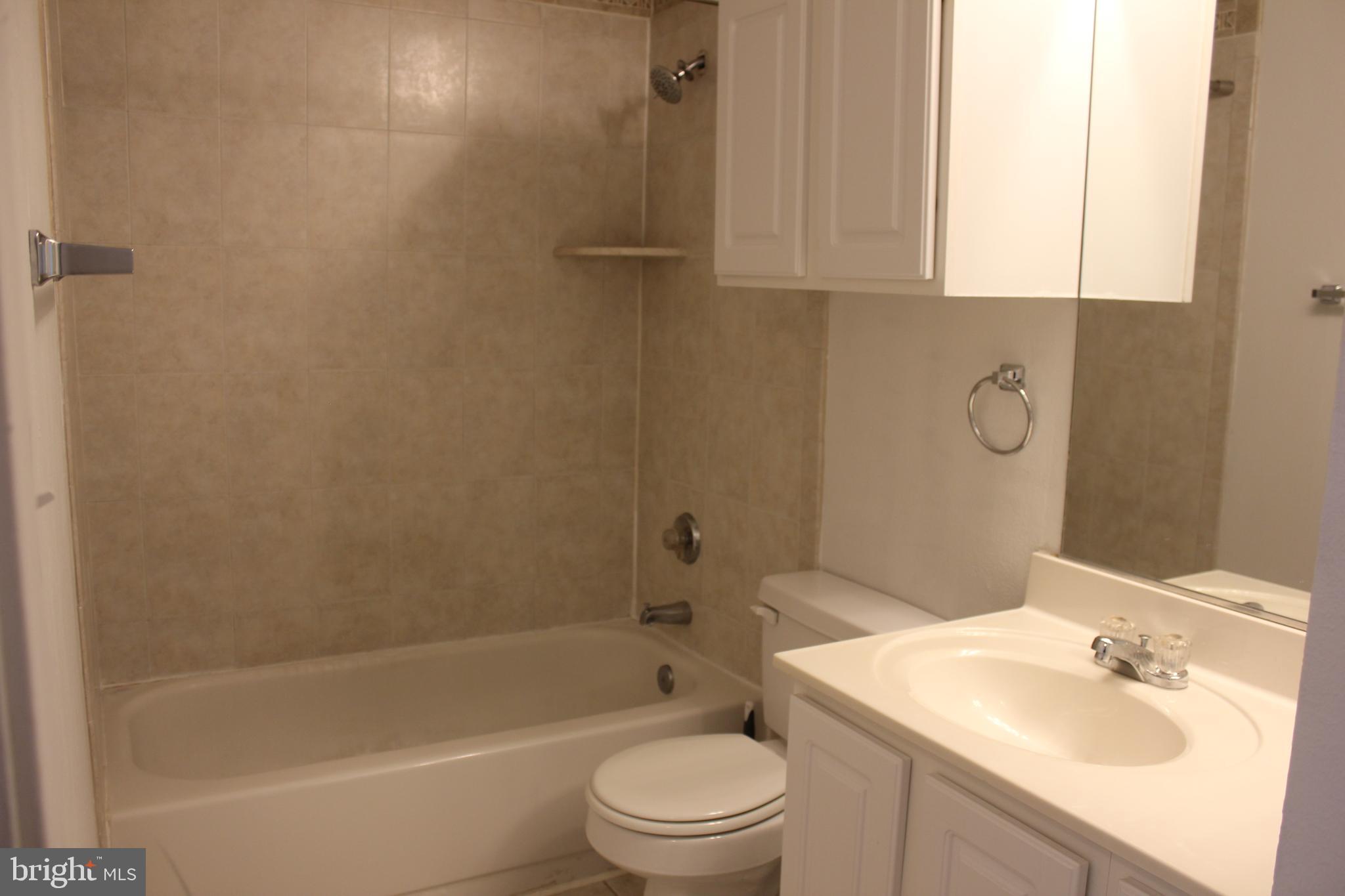 PENDERBROOK SQUARE CONDOMINIUMS - Residential Lease