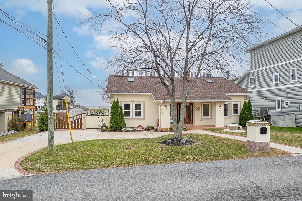 Photo of 4919 Mariners Drive, SHADY SIDE, MD 20764 (MLS # MDAA2133124)