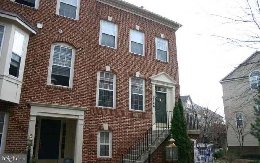 The END UNIT townhouse  in popular Washingtonian Center and Wootton High School district. Two car attached garage. Four finished levels, three bedrooms with private bathrooms,  additional 4 th bathroom in the office room in basement.  Hardwood in the kitchen and family room. Walk distance to Rio and Crown  shops, restaurants, entertainment. Close to Metro and I-270. Minimum income $90k and 700 credit score requested. Tenants pay electric, gas and water. Accepted pet, but case by case.  Available on Nov 15 2021