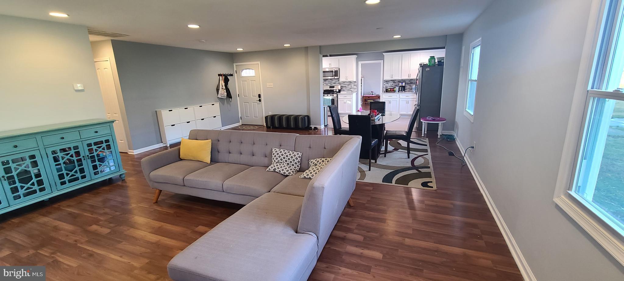 WHITE HALL - Residential