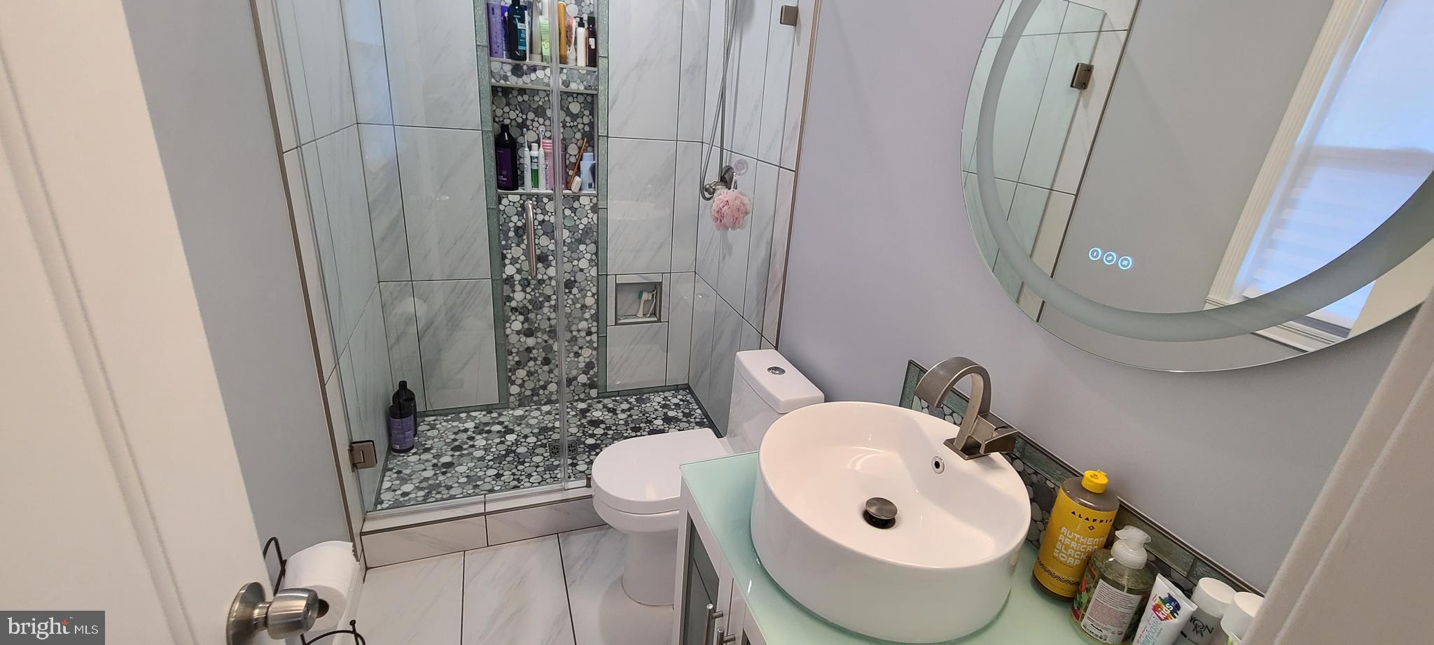 WHITE HALL - Residential