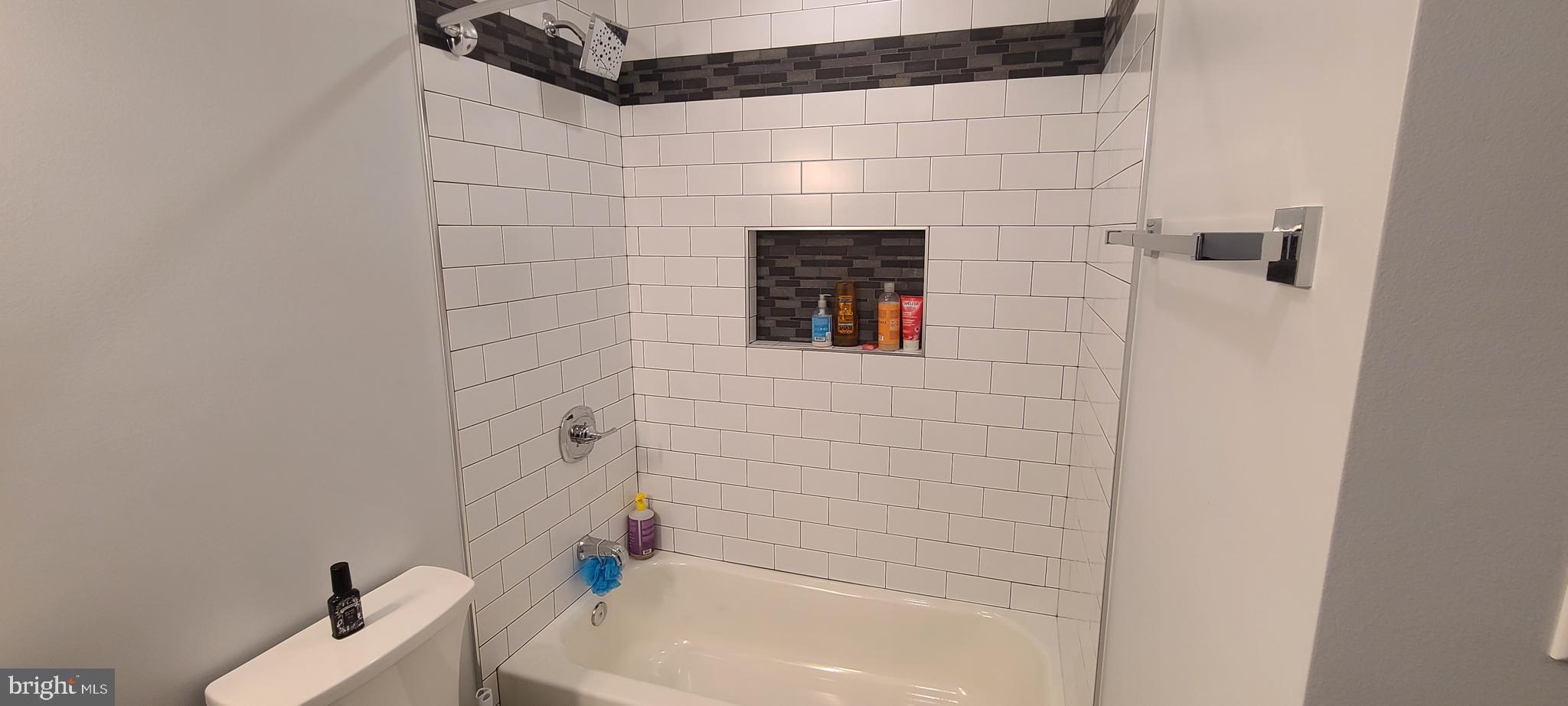 WHITE HALL - Residential