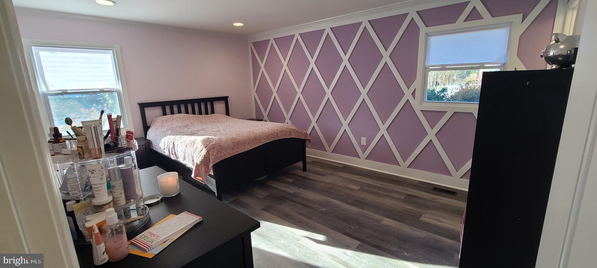 WHITE HALL - Residential