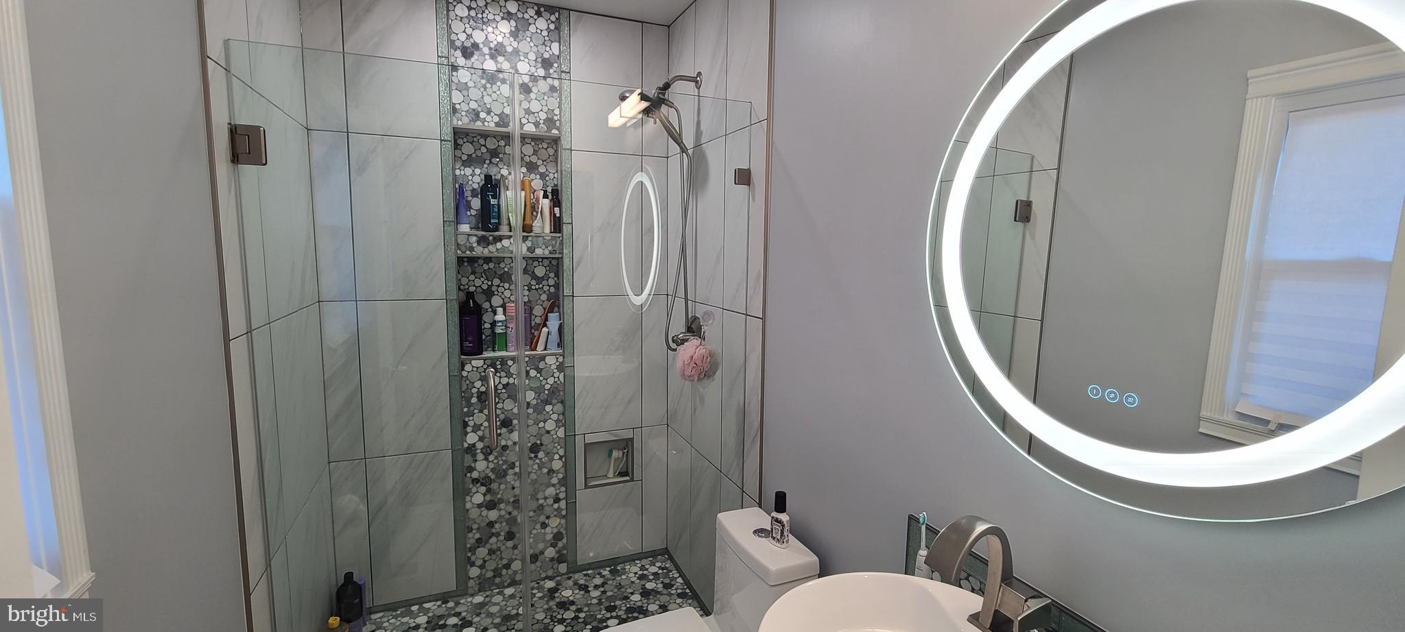 WHITE HALL - Residential