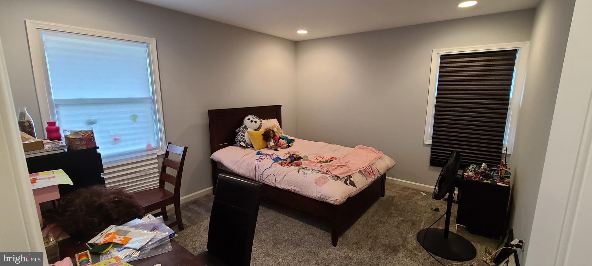 WHITE HALL - Residential